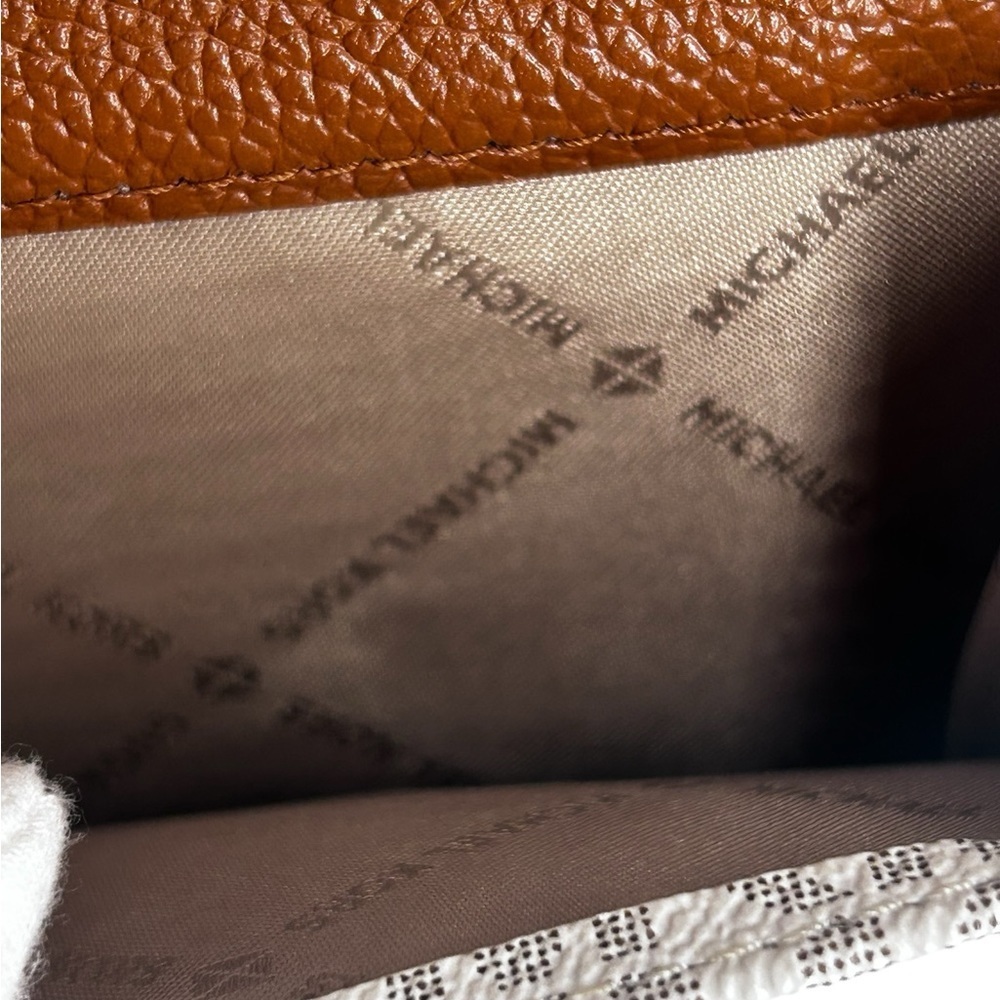 MK trifold wallet - Picture 7 of 10